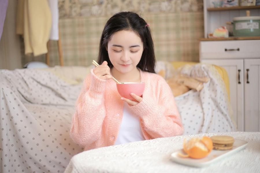 沈阳结女伴旅游调酒师柏菱艺